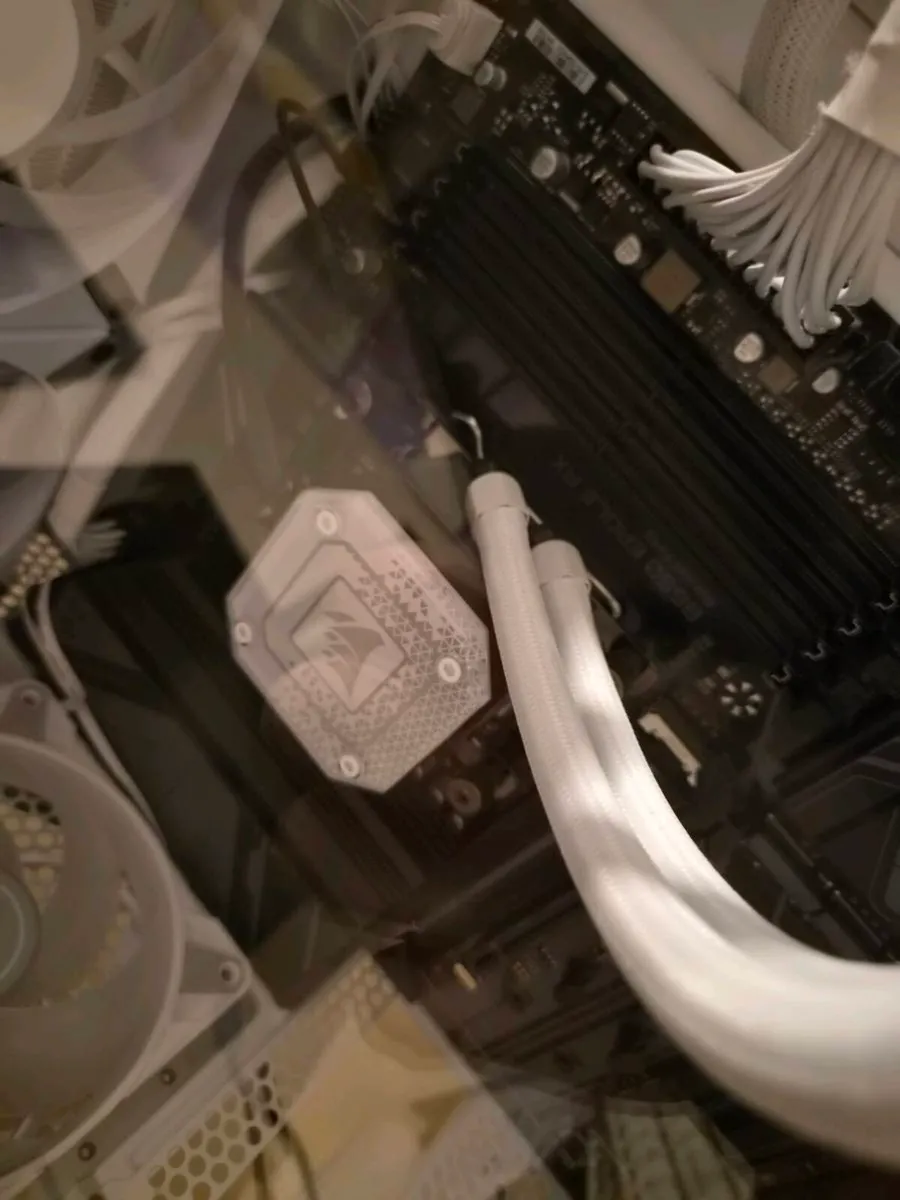 NZXT H6 RGB flow case with Corsair iCUE H150i. - Image 4