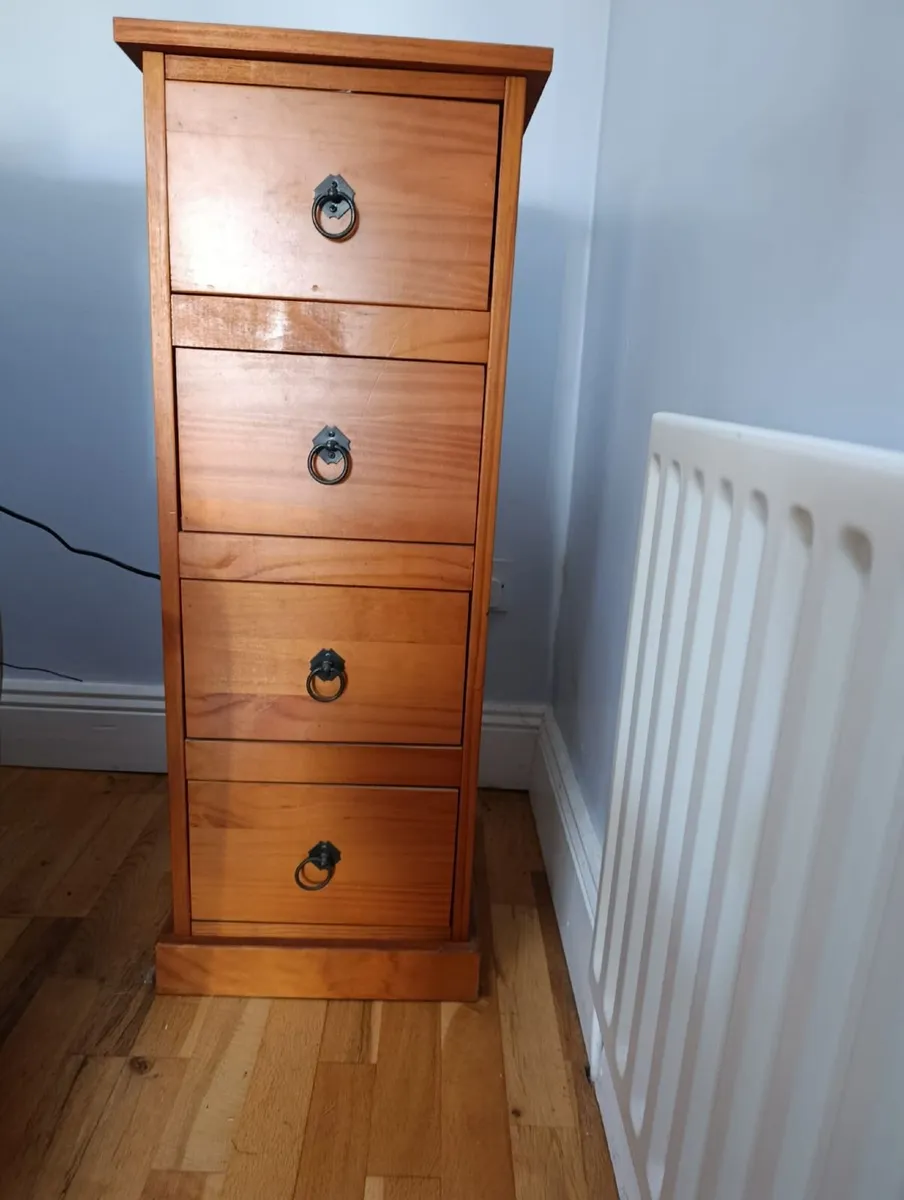 Pine chest of drawers