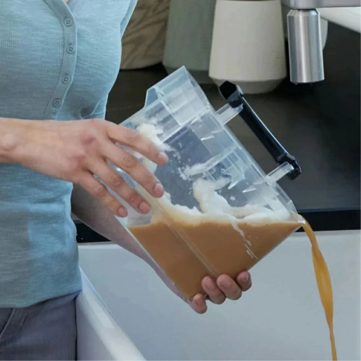 Shark StainStriker Wet & Dry Vacuum - Image 2