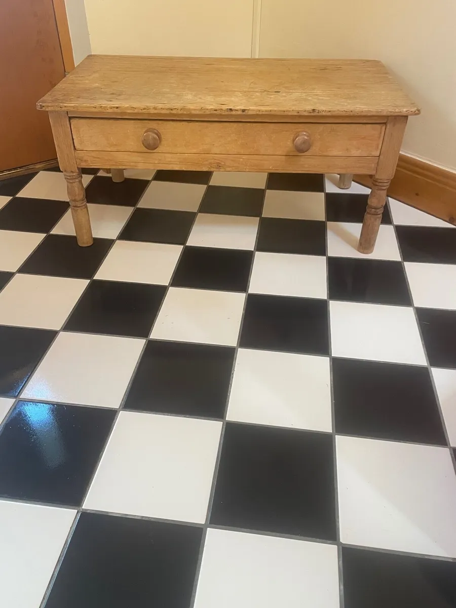 Pine table - Image 3