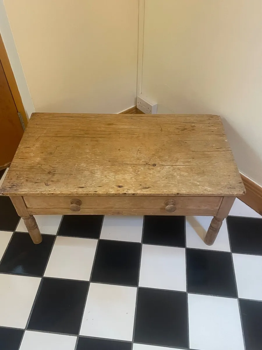 Pine table - Image 2