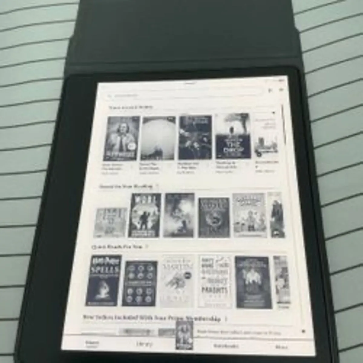 Kindle Scribe 2022 with Cover and Premium Pen - Image 3