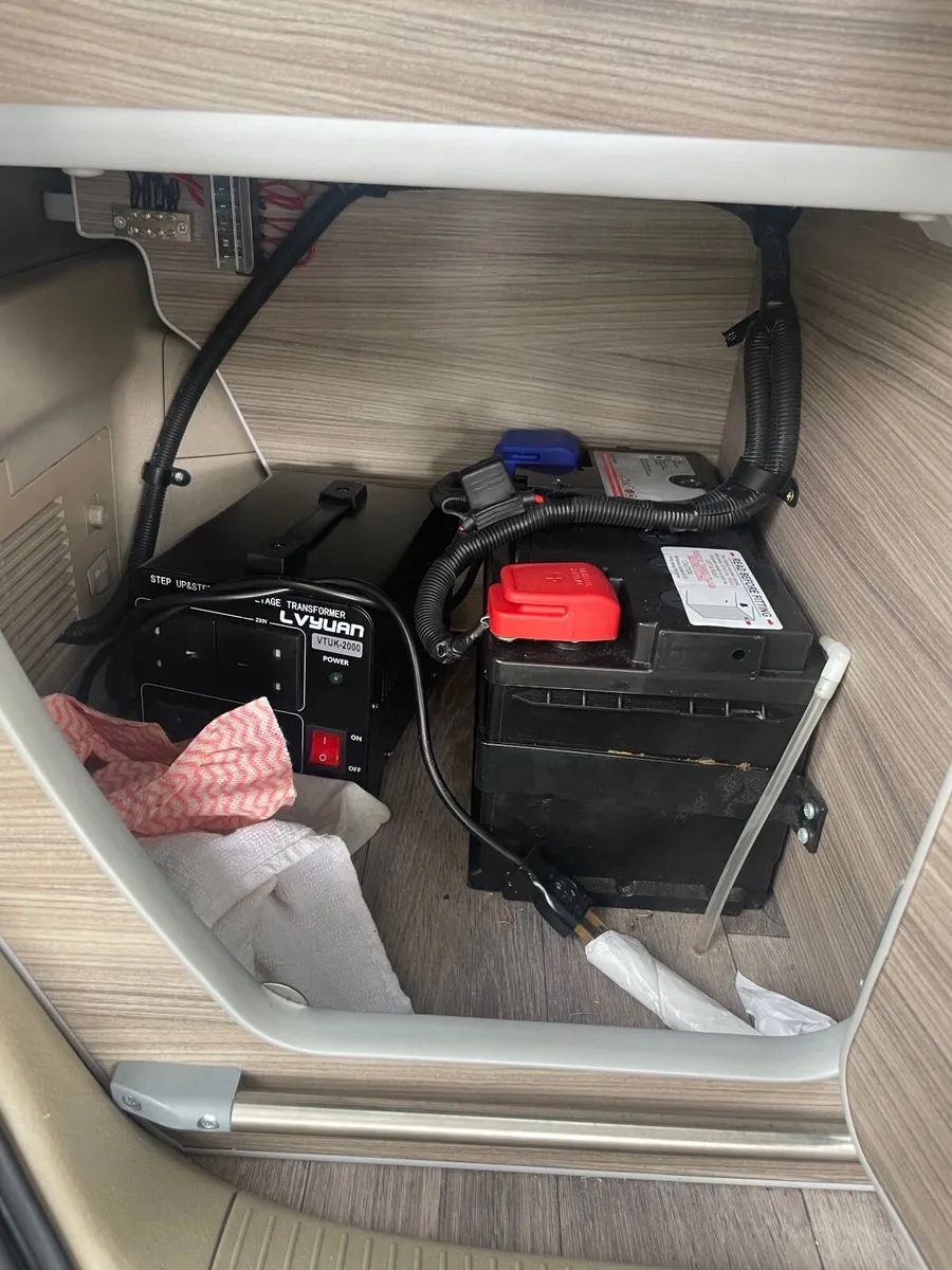 Camper van - Image 4