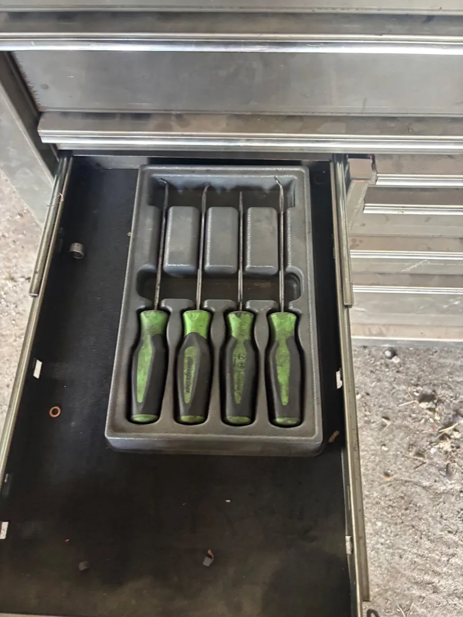 Snap on tool box and tools oil drainer - Image 3