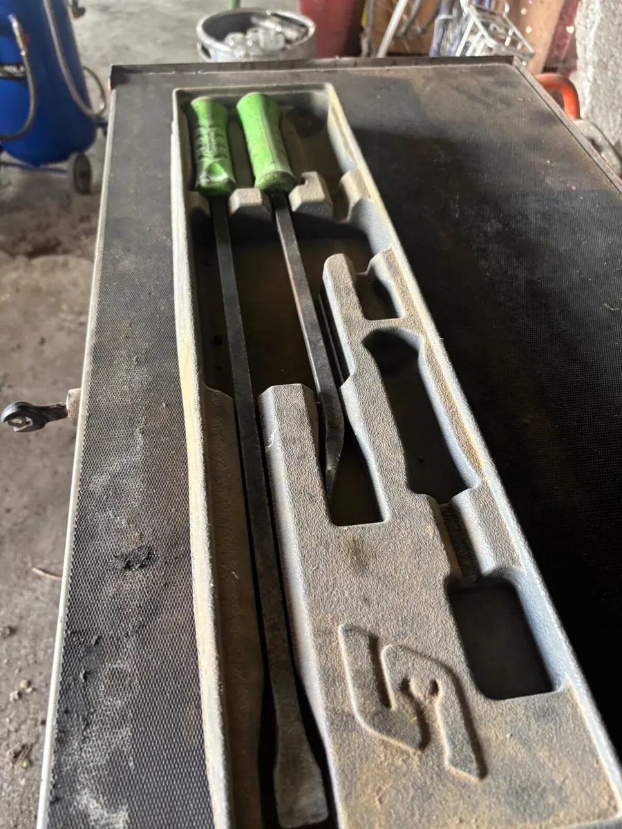 Snap on tool box and tools oil drainer - Image 4