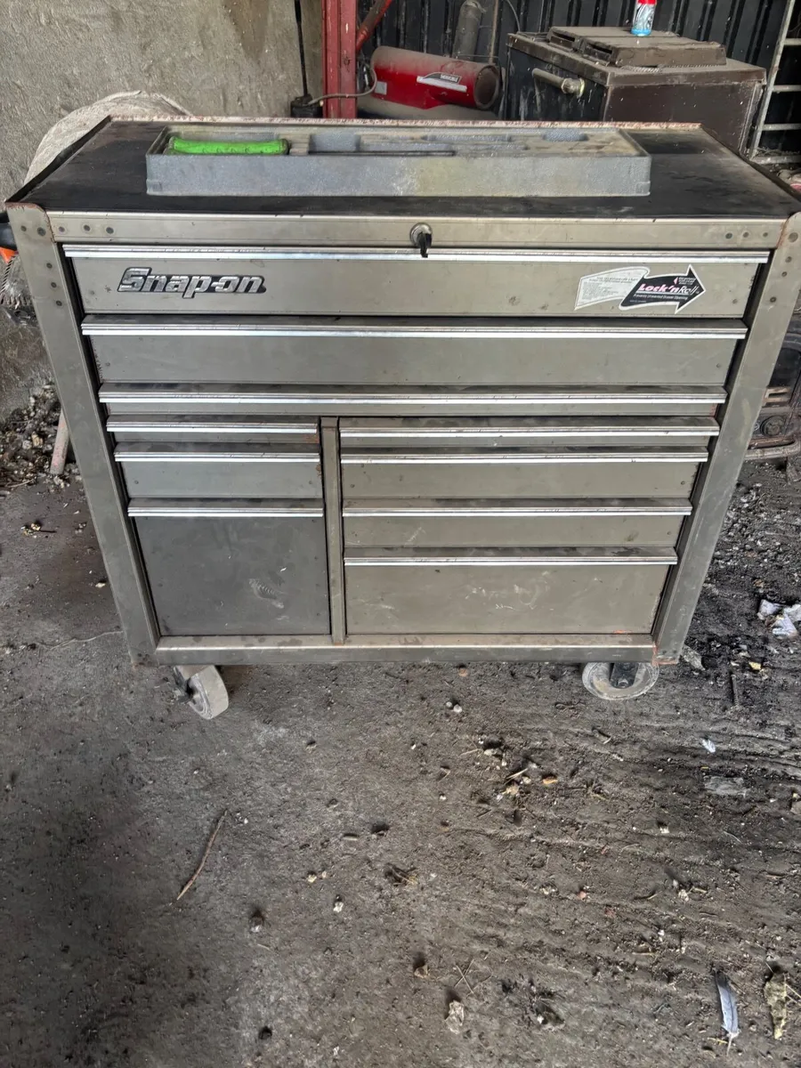 Snap on tool box and tools oil drainer - Image 1