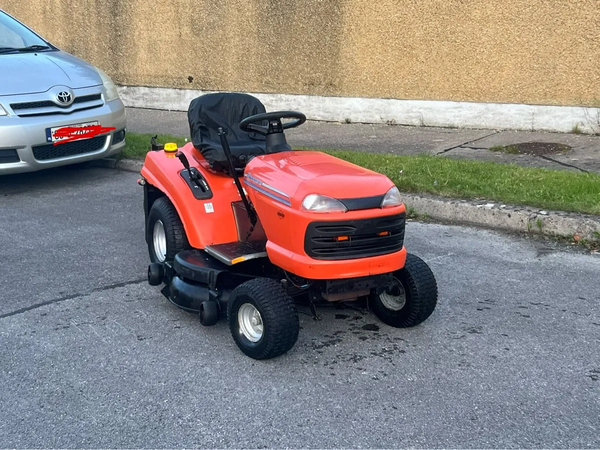 Ride on lawnmower - Image 1
