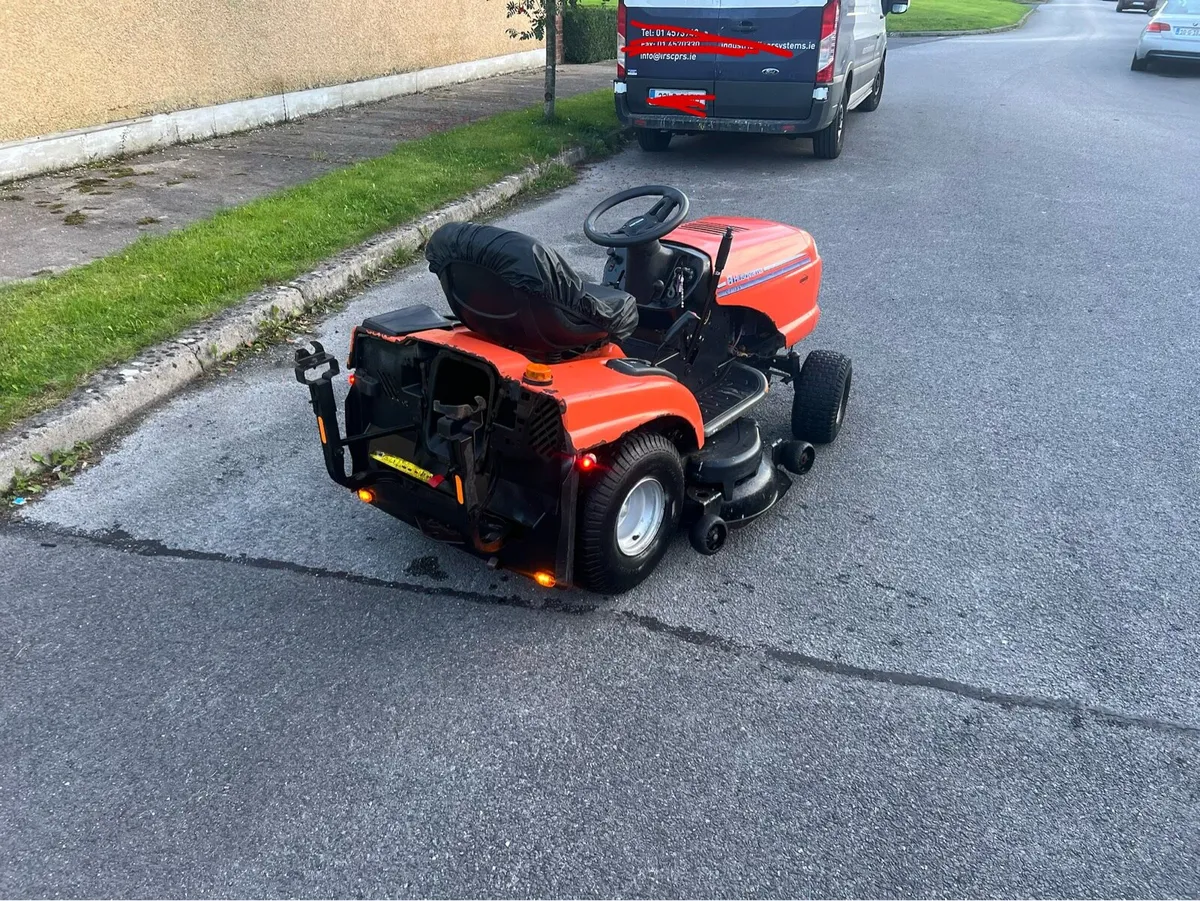 Ride on lawnmower - Image 3