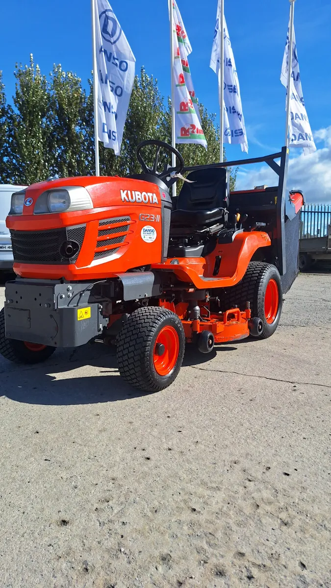 Kubota G23 ride on mower - Image 2