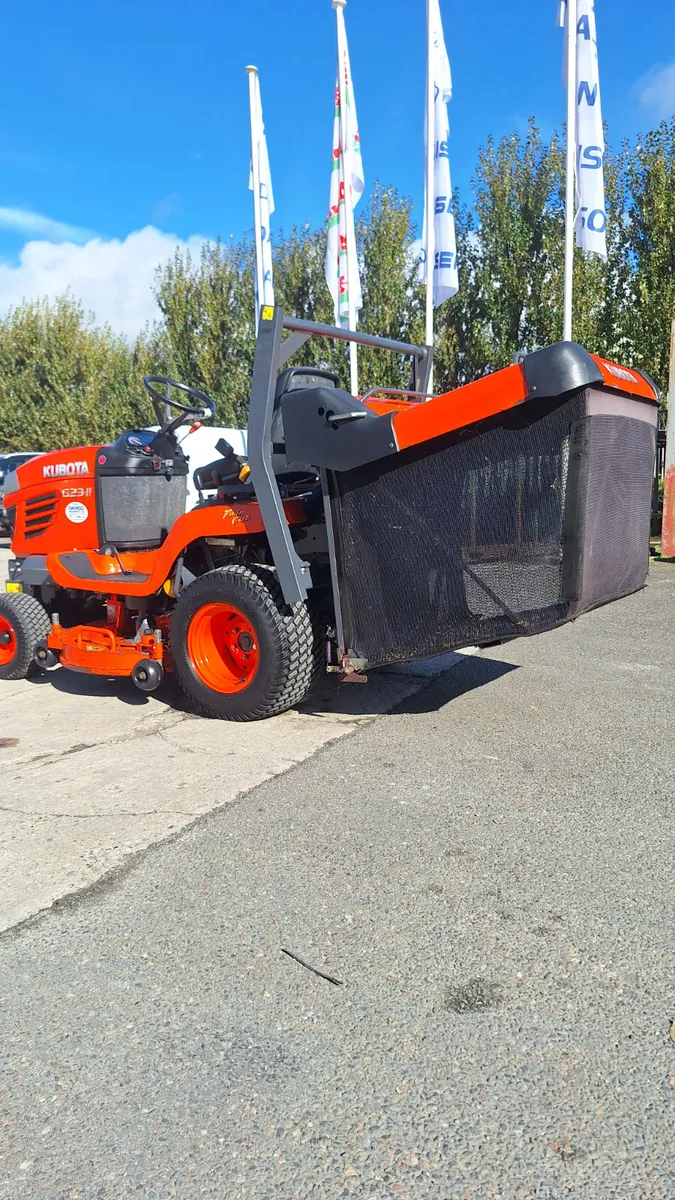 Kubota G23 ride on mower - Image 4