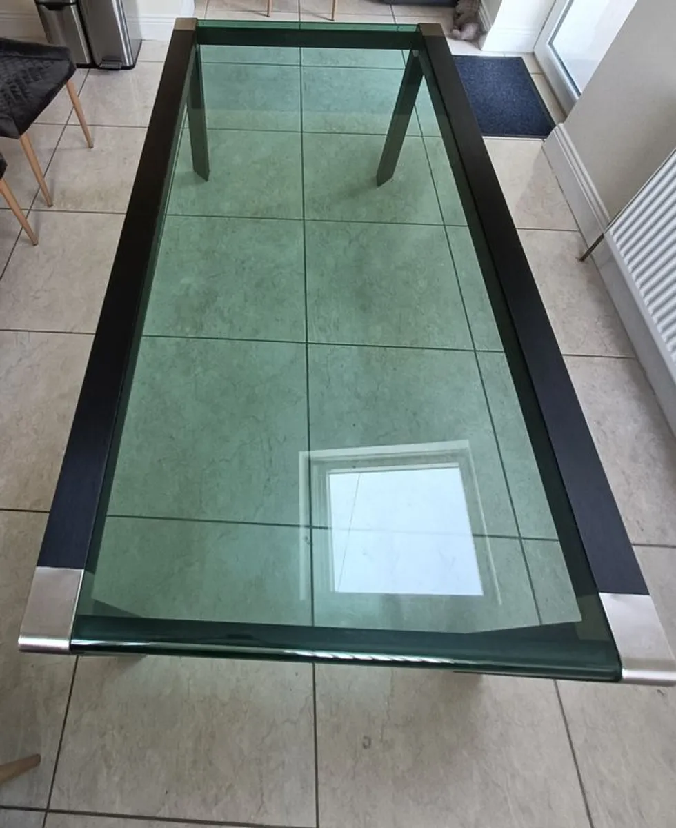 Glass dining table - Image 2