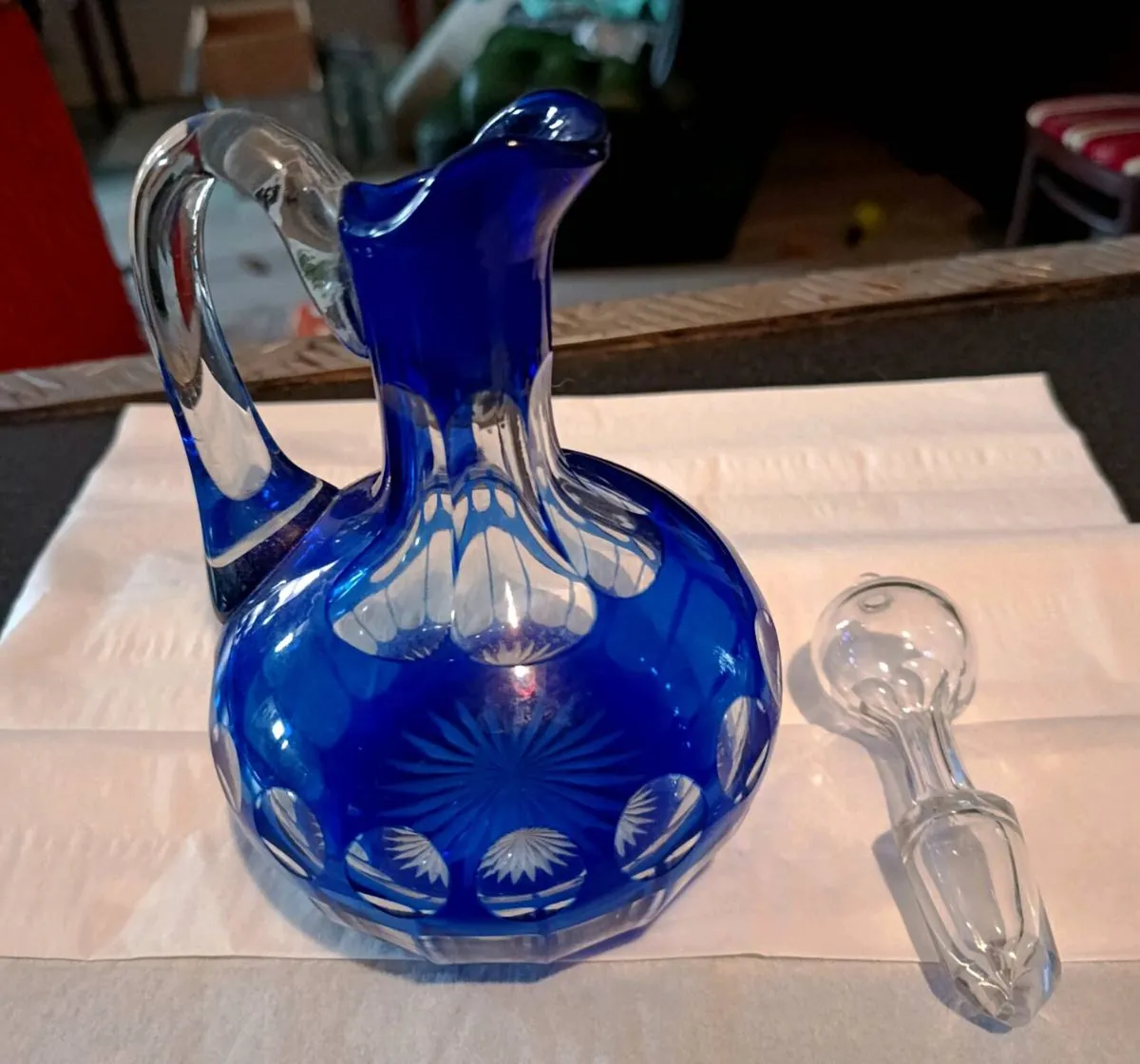 Blue hand cut crystal jug with stopper - Image 2
