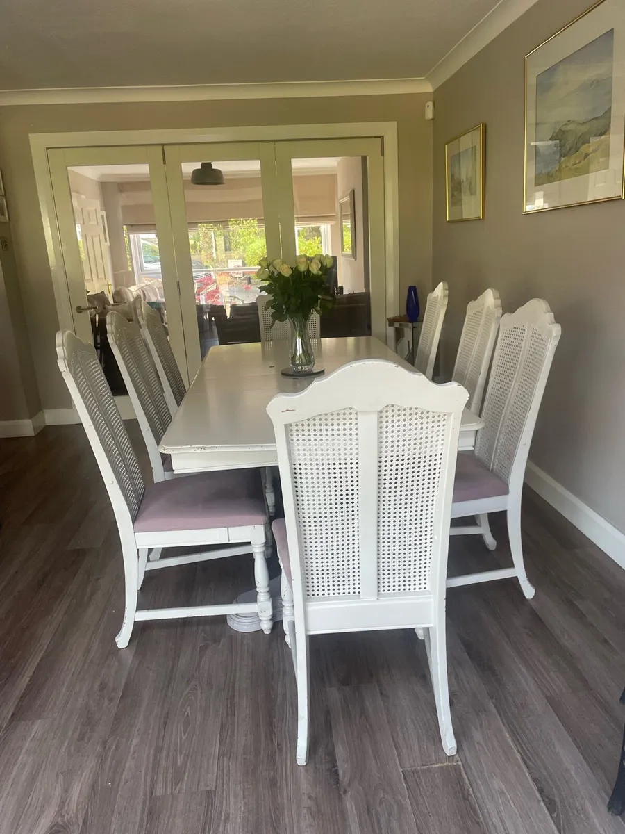 Dining table & chairs