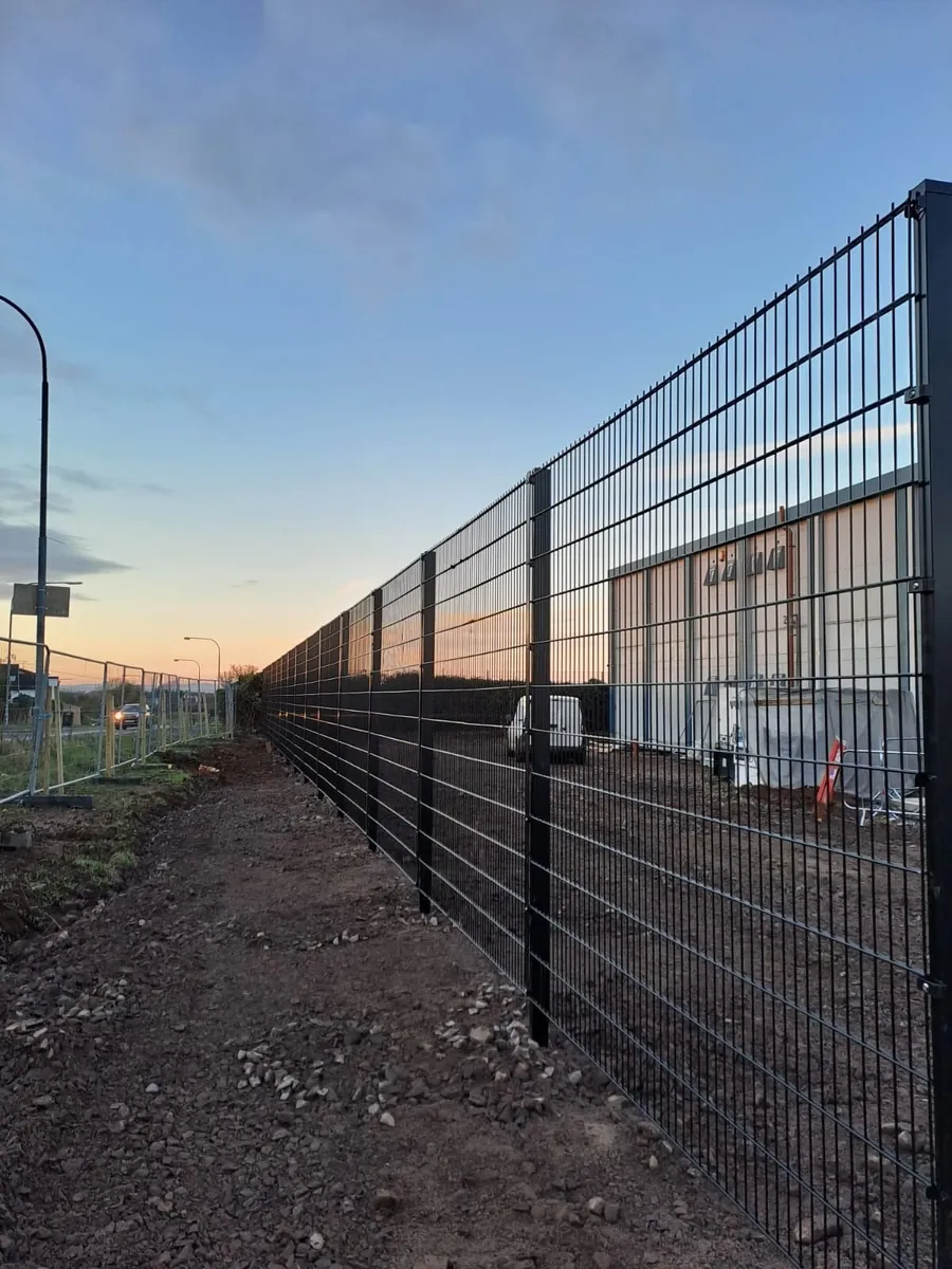 868 Mesh Fence - Image 3