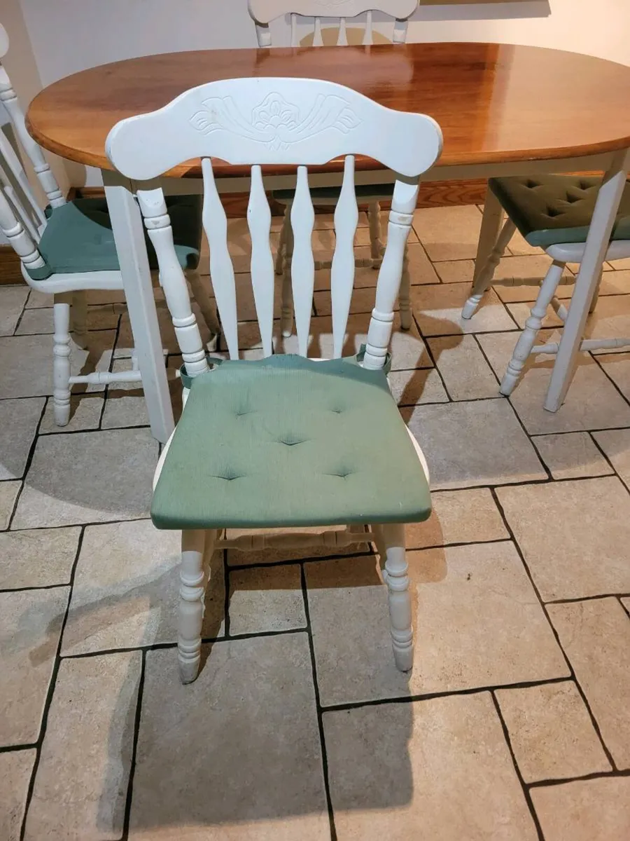 Kitchen table and 4 chairs with covers - Image 3