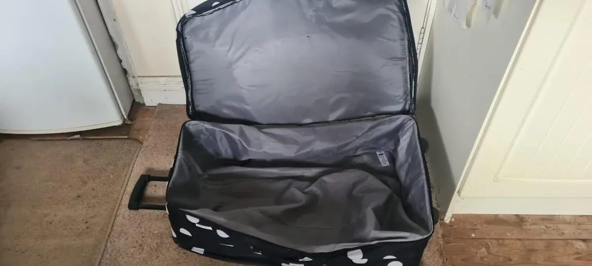 Standard size suit case - Image 3