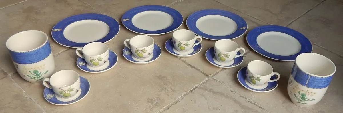 18 Piece Wedgwood ‘Sarah’s Garden’ Queen’s Ware - Image 1