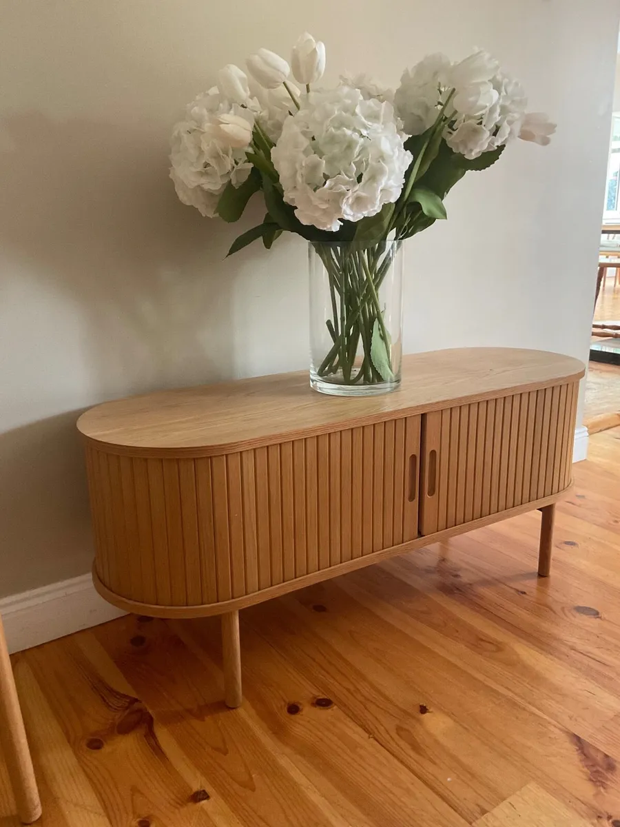 TV unit in excellent condition - Image 1