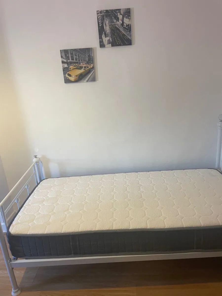 Bed - Image 1