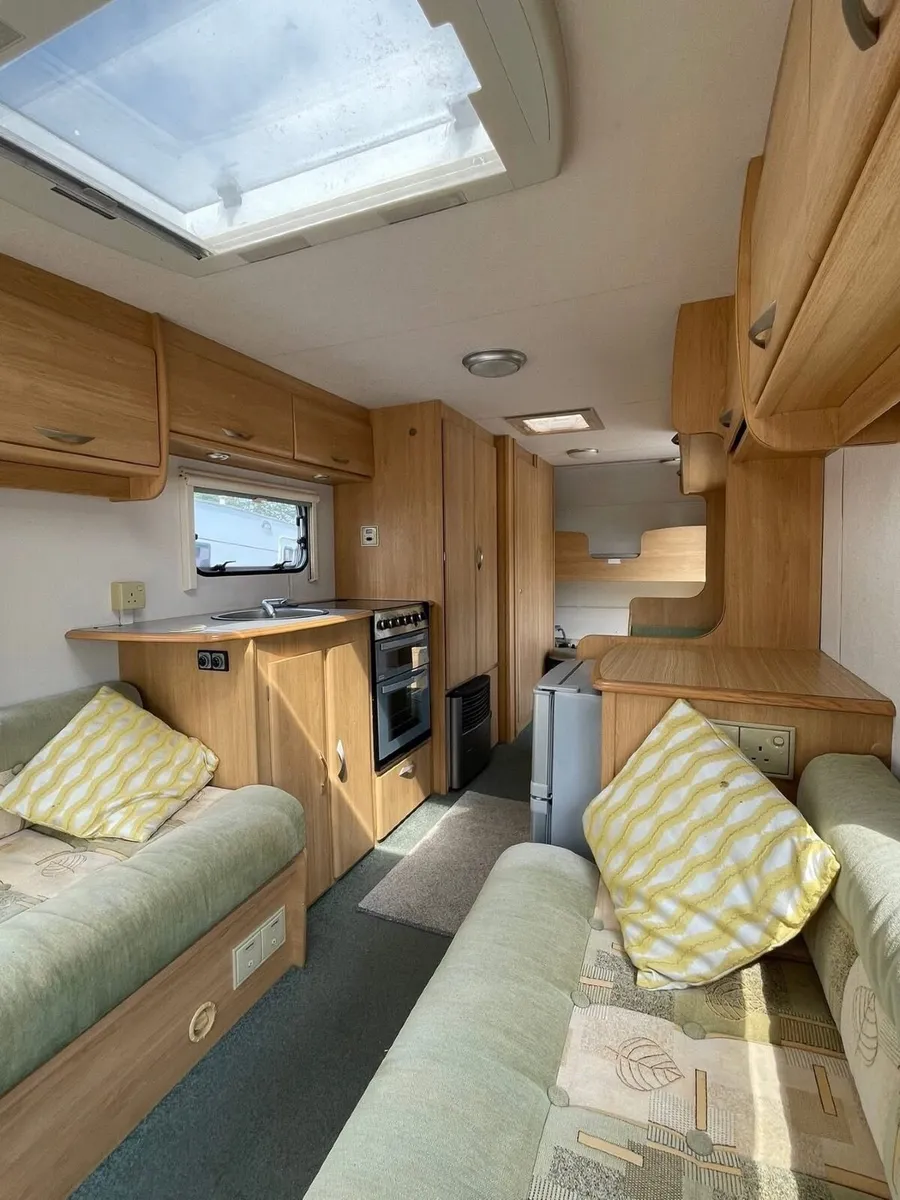 Caravan 6 Berth Lunar Zenith Six - Image 4