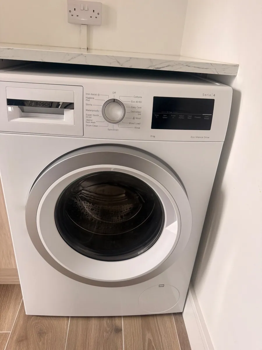 Bosch serie 4 washing machine 9kg - Image 1