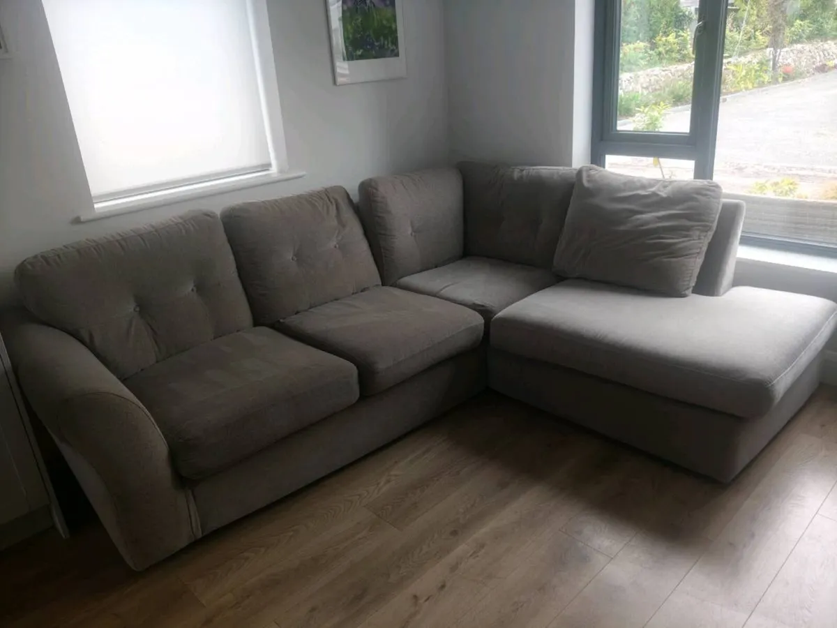 L shaped couch - Image 1