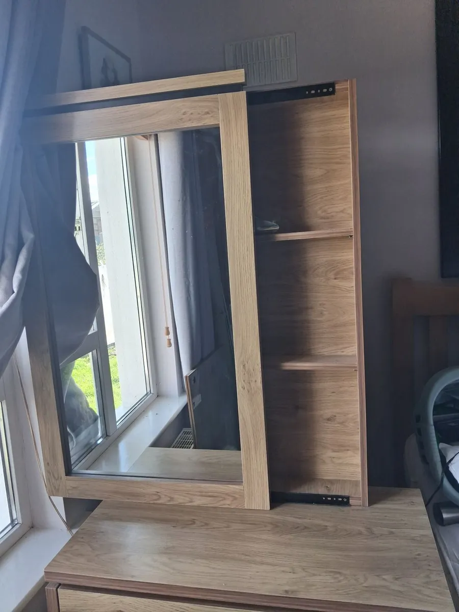 Dressing table with chair - Image 3