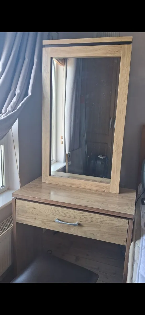 Dressing table with chair - Image 1