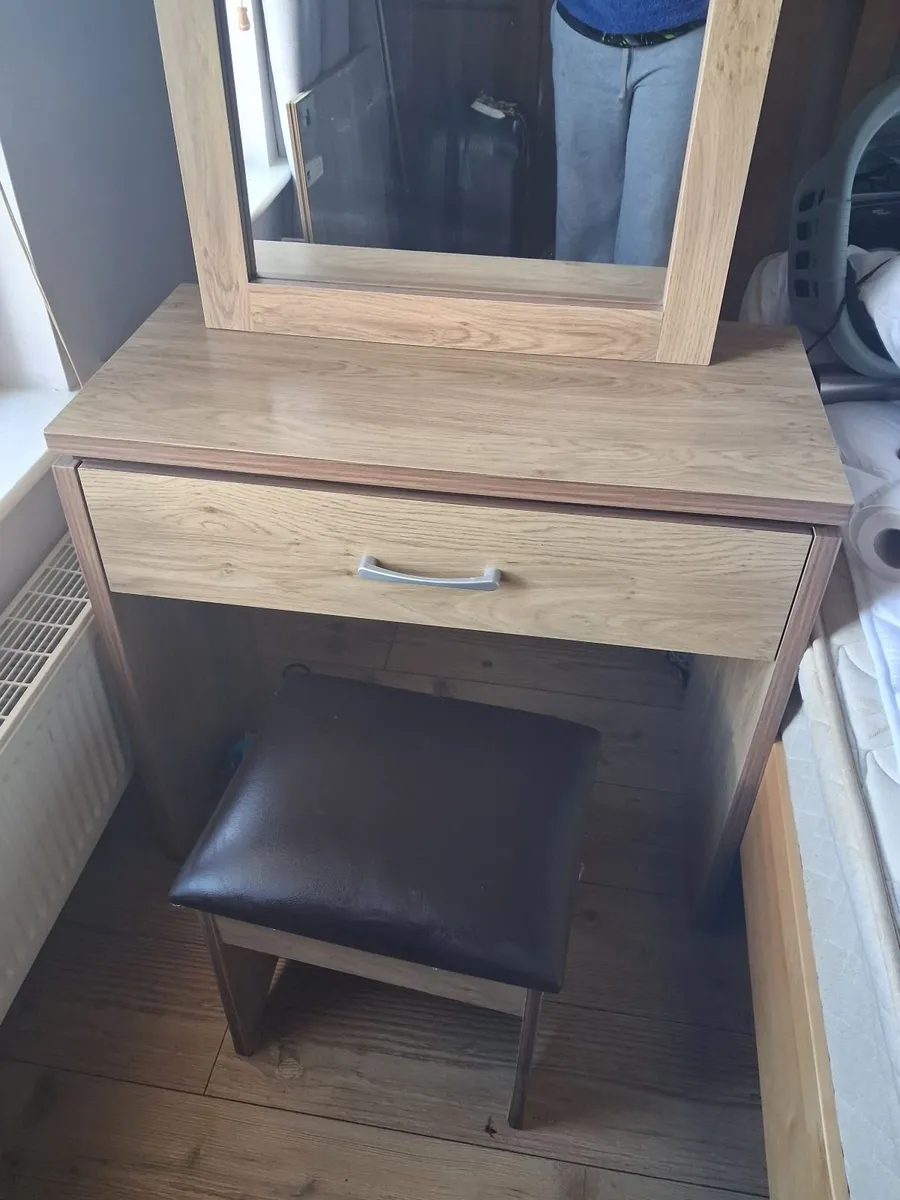 Dressing table with chair - Image 2