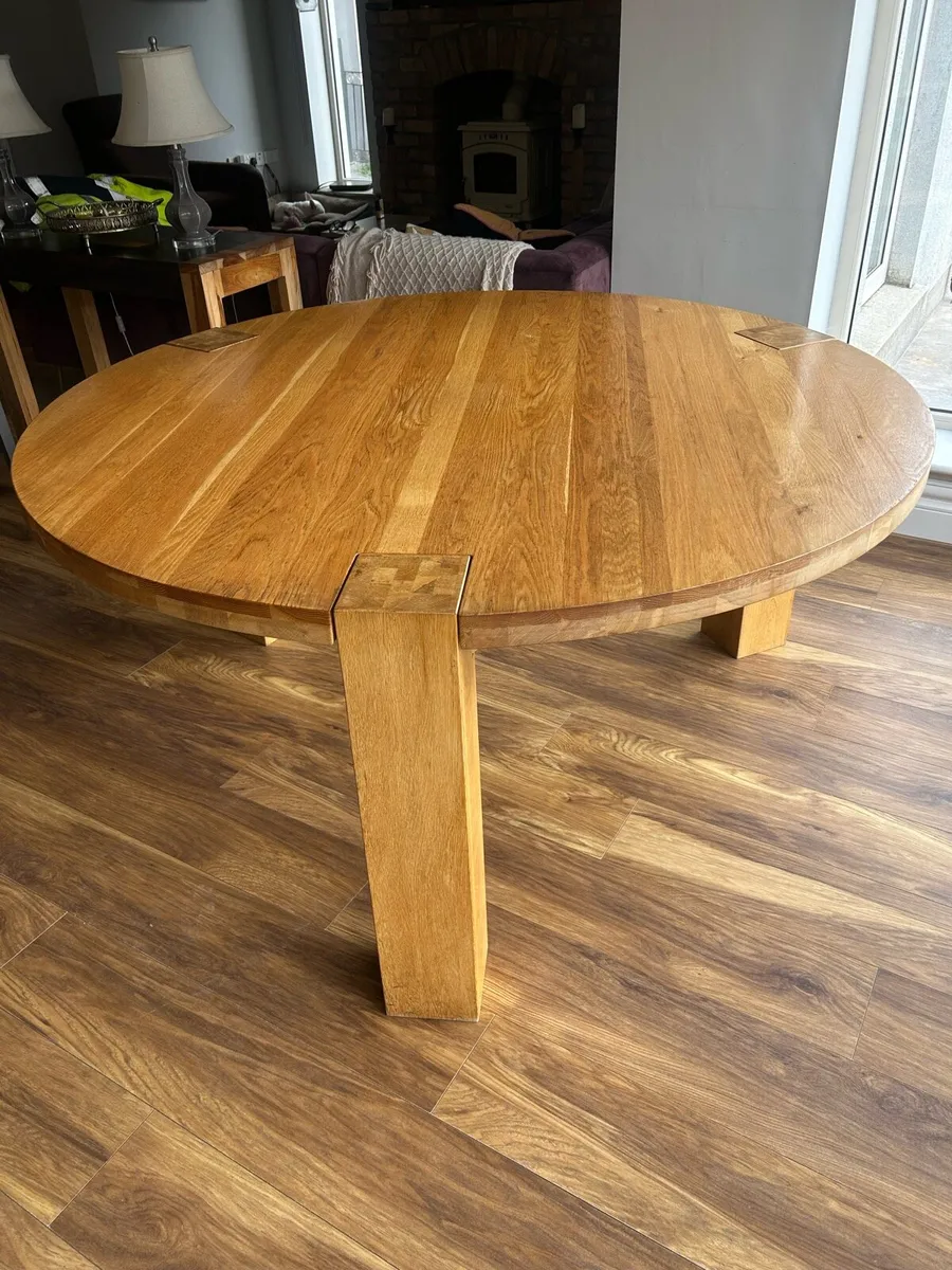 Dining table - Image 1