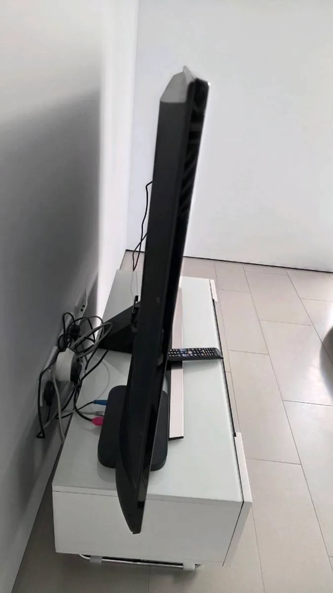 Samsung 55" 4K Ultra HD Smart TV - Image 4