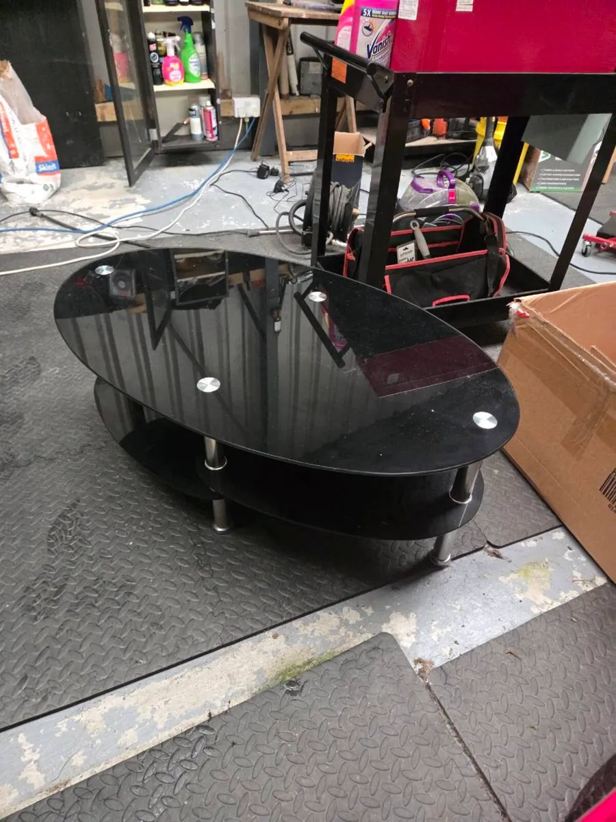 Black glass coffee table - Image 1