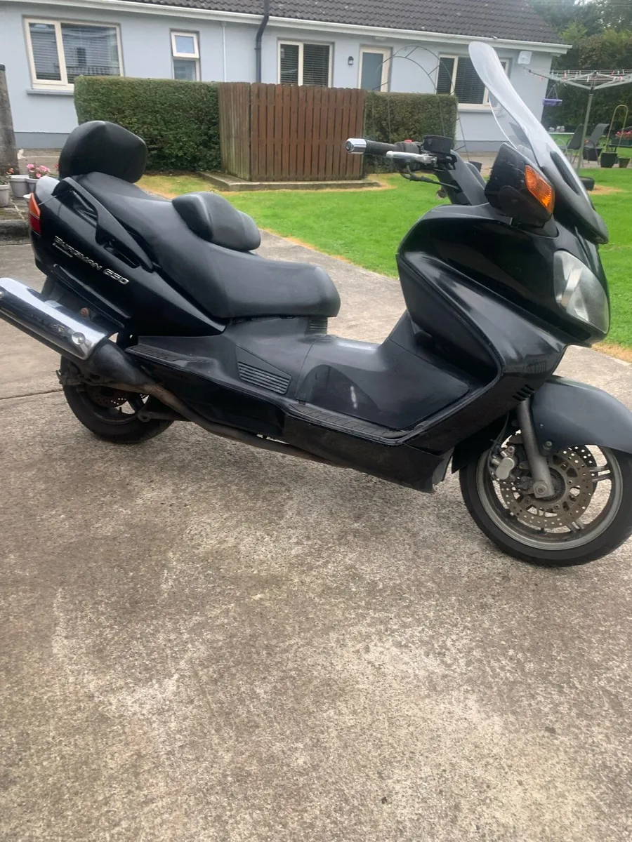 Suzuki burgman 650 - Image 1