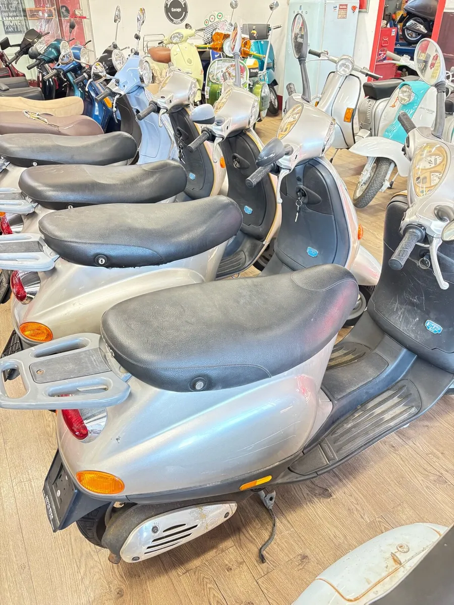 Vespa ET2 50cc 2 stroke models x 4 - Image 3