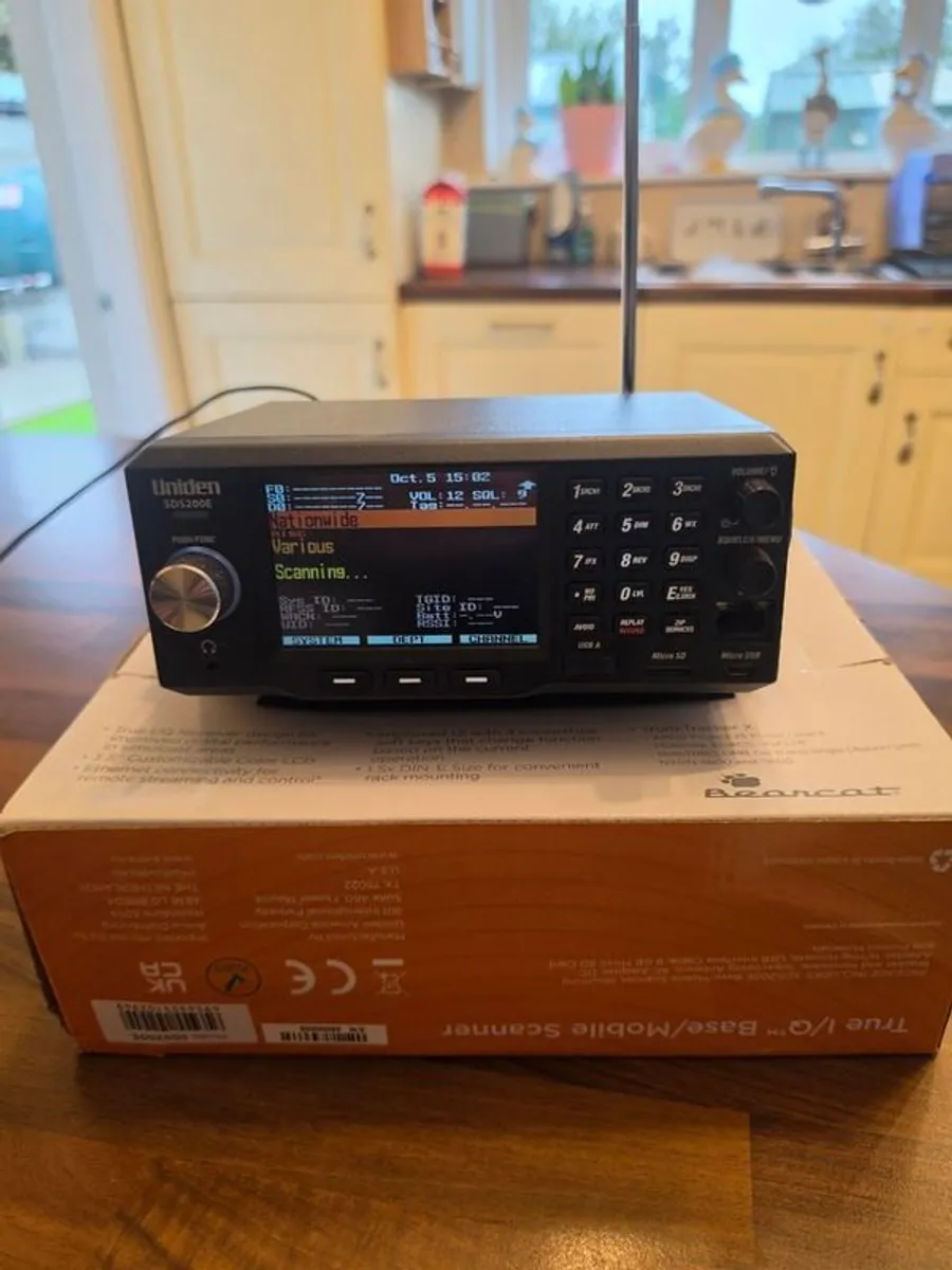 Uniden SDS200E Desktop/Mobile Scanner Receiver - Image 2