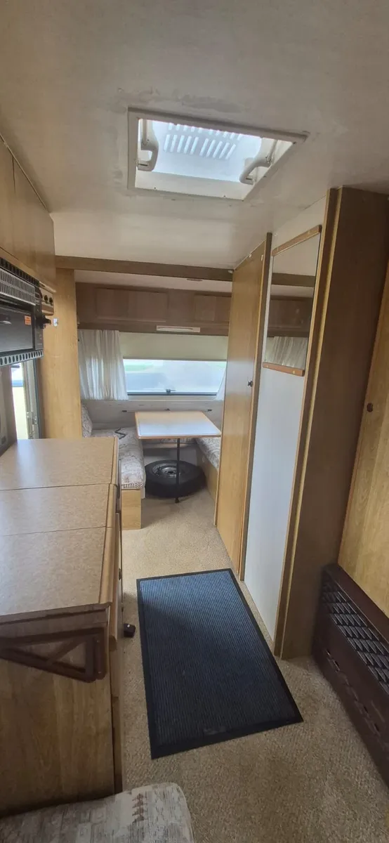 4 berth caravan - Image 1