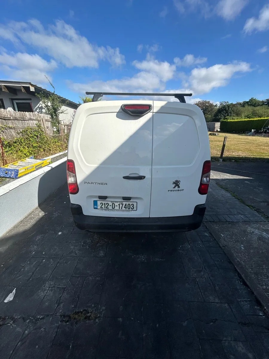 Van - Image 3