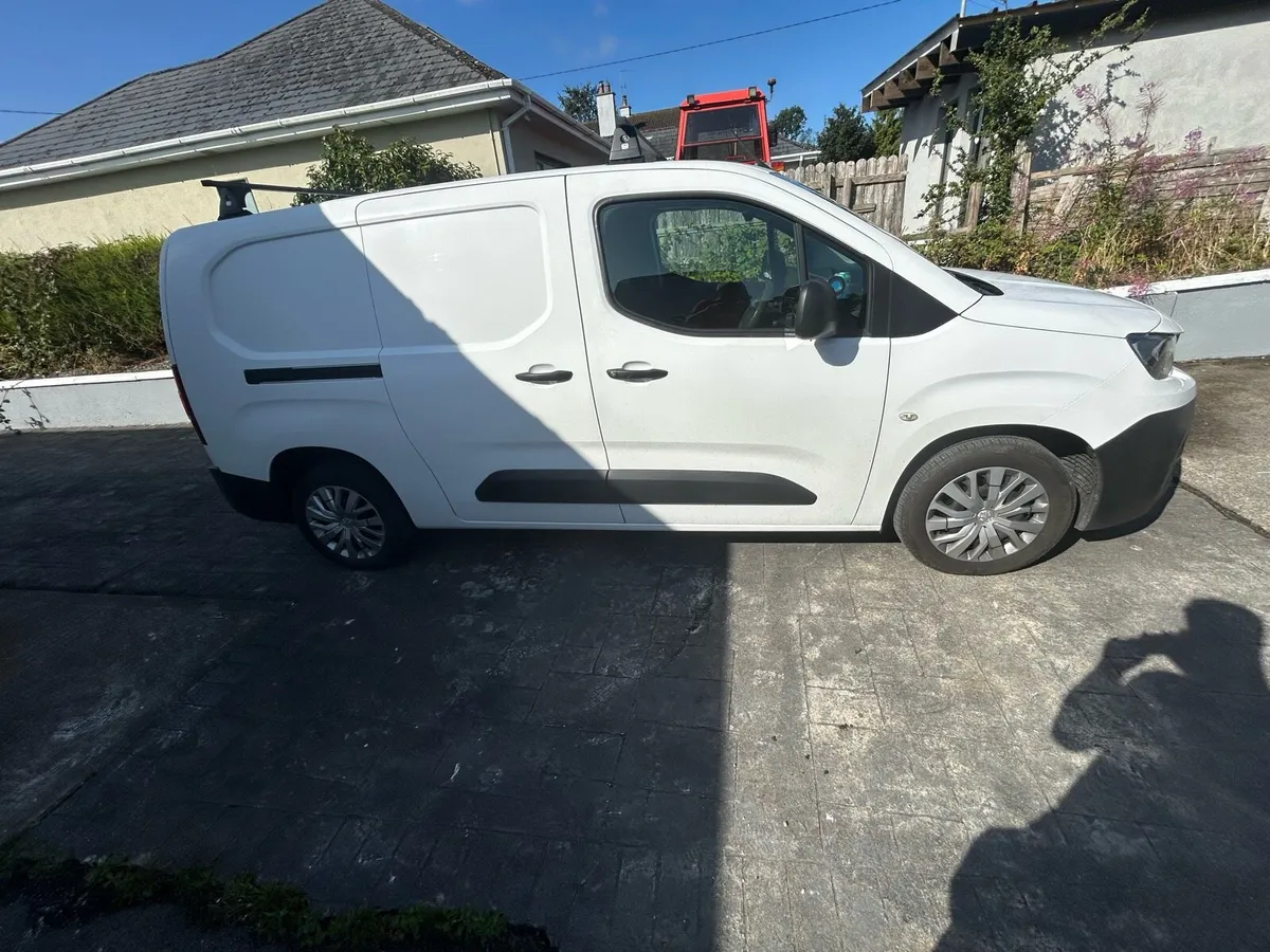 Van - Image 4