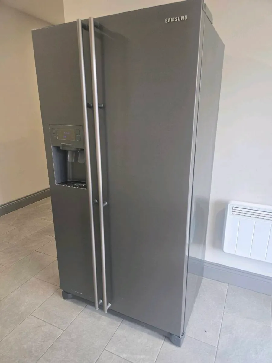 Samsung American Style Fridge Freezer - Image 2