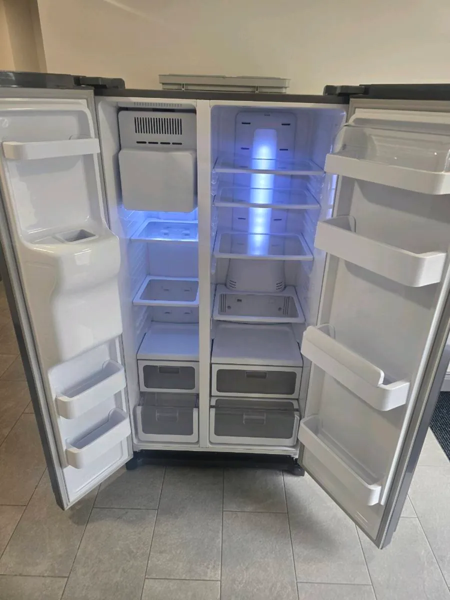 Samsung American Style Fridge Freezer - Image 3