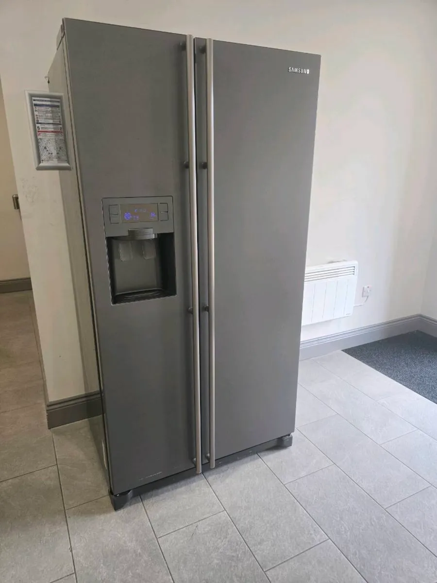 Samsung American Style Fridge Freezer - Image 1