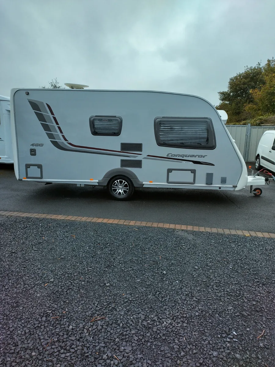 SWIFT 480 CARAVAN - Image 1