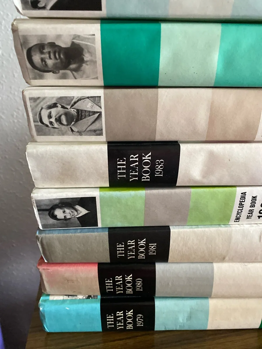 Encyclopaedia year books - Image 3