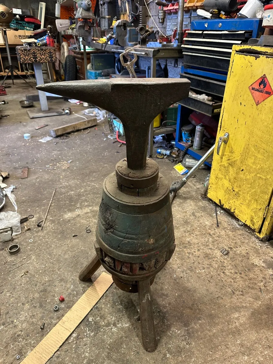 Antique anvil - Image 3