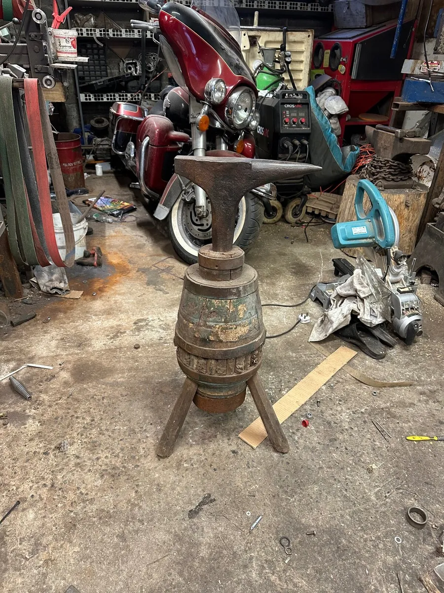 Antique anvil - Image 2