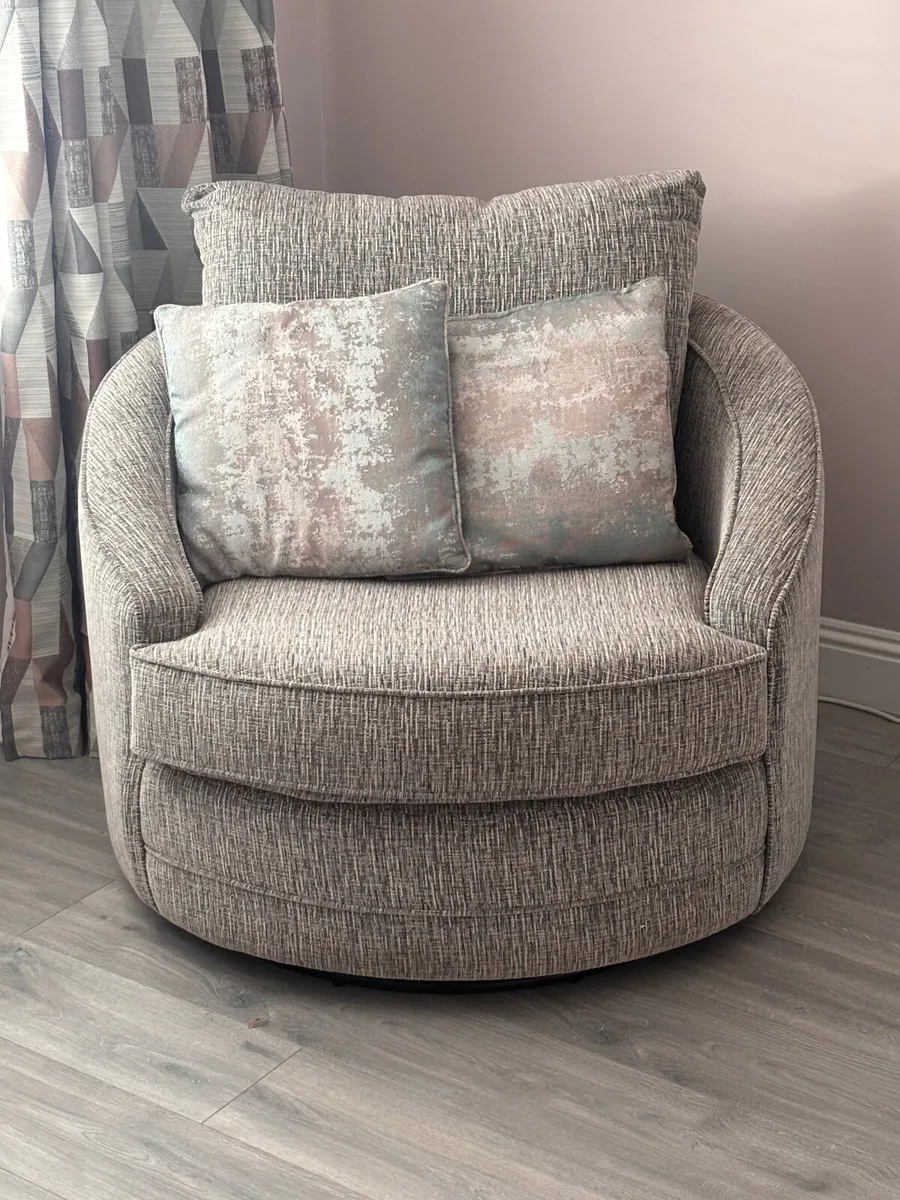 EZLIVING Swivel armchair