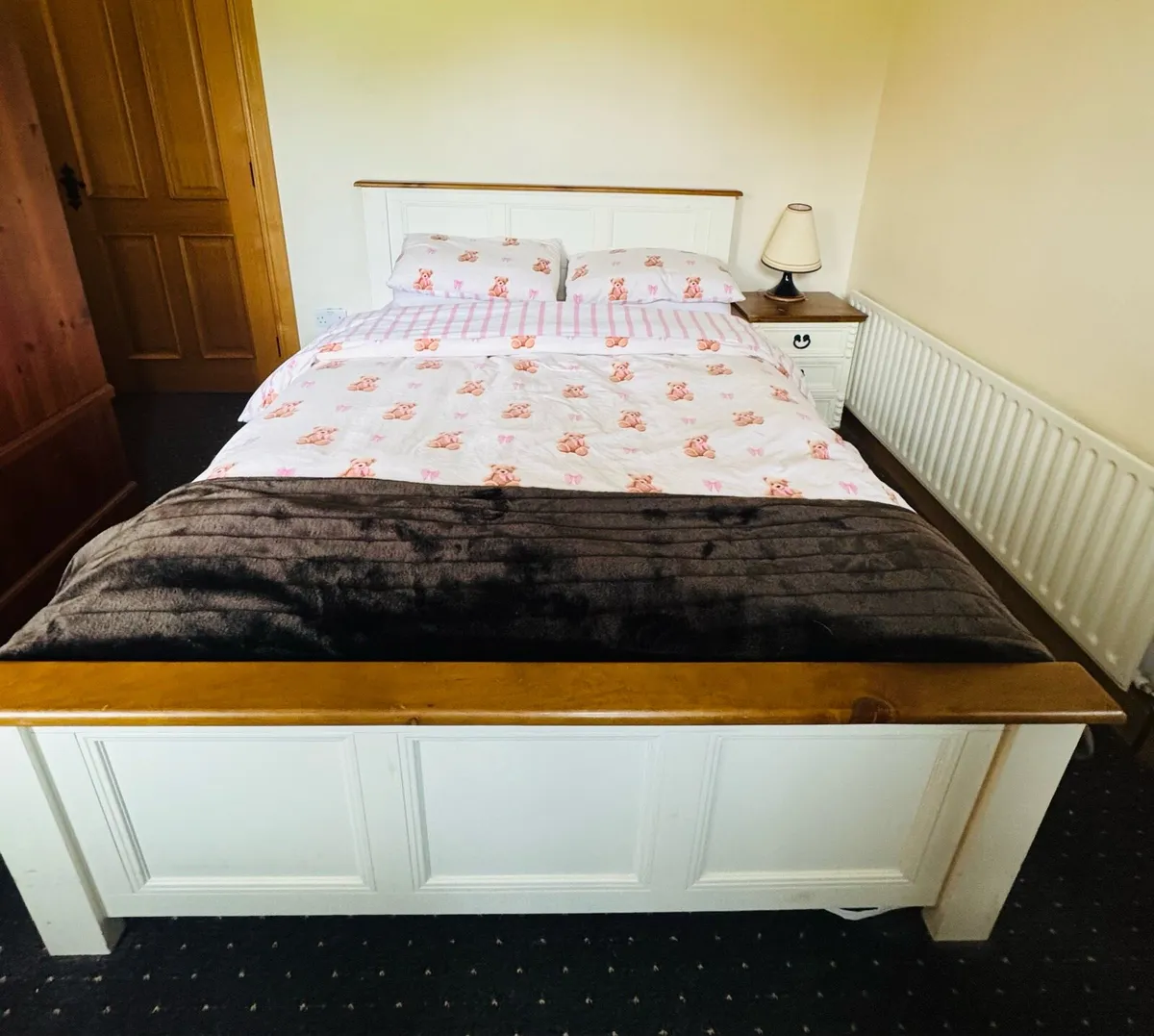 Bed and two chests of drawers for sale - Image 1