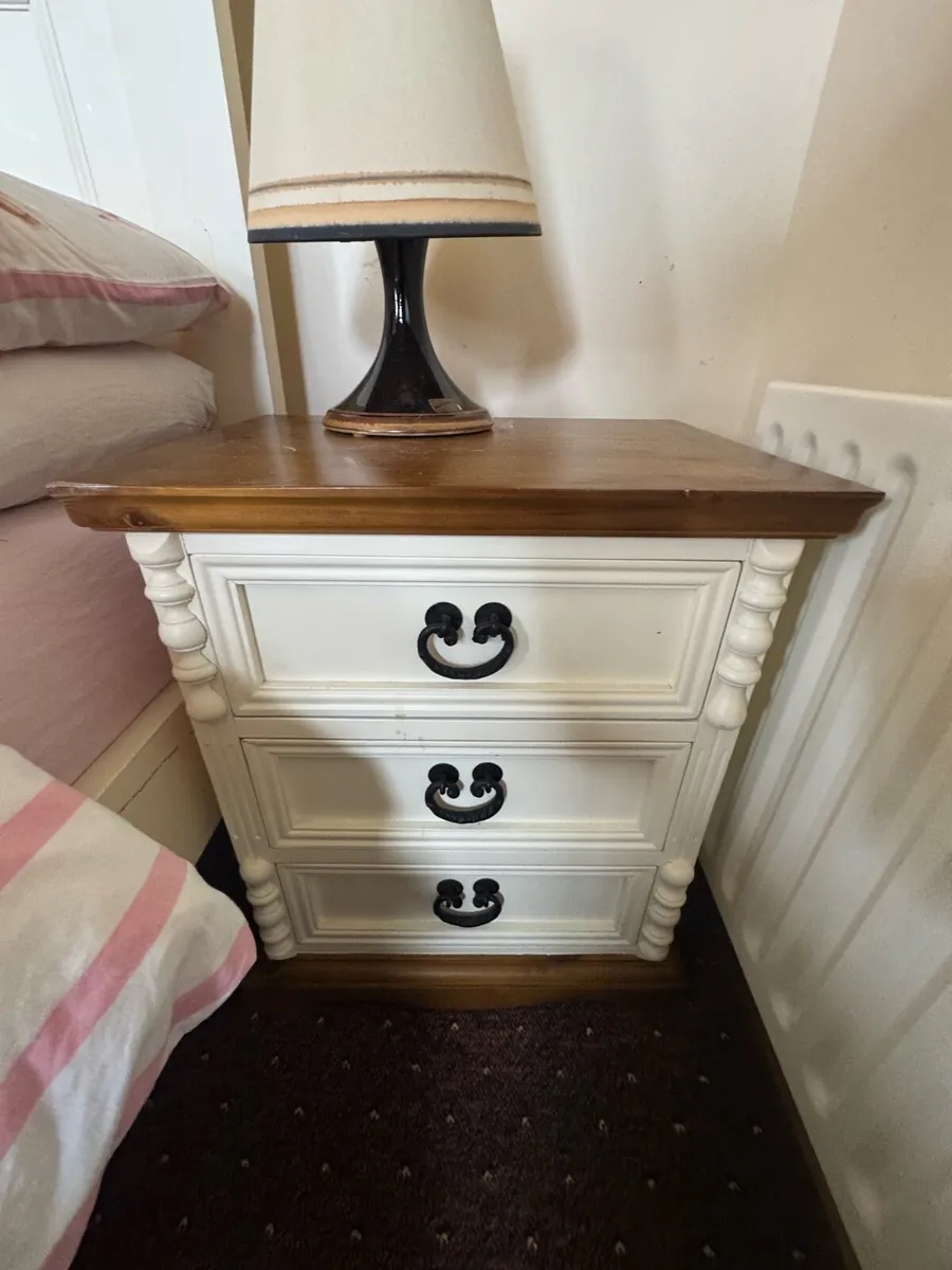 Bed and two chests of drawers for sale - Image 2