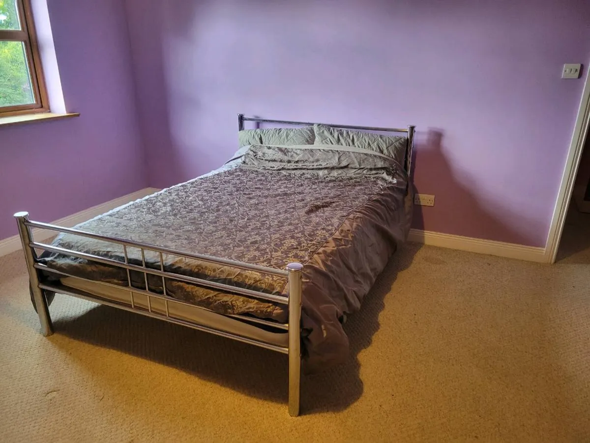 Double bed - Image 1