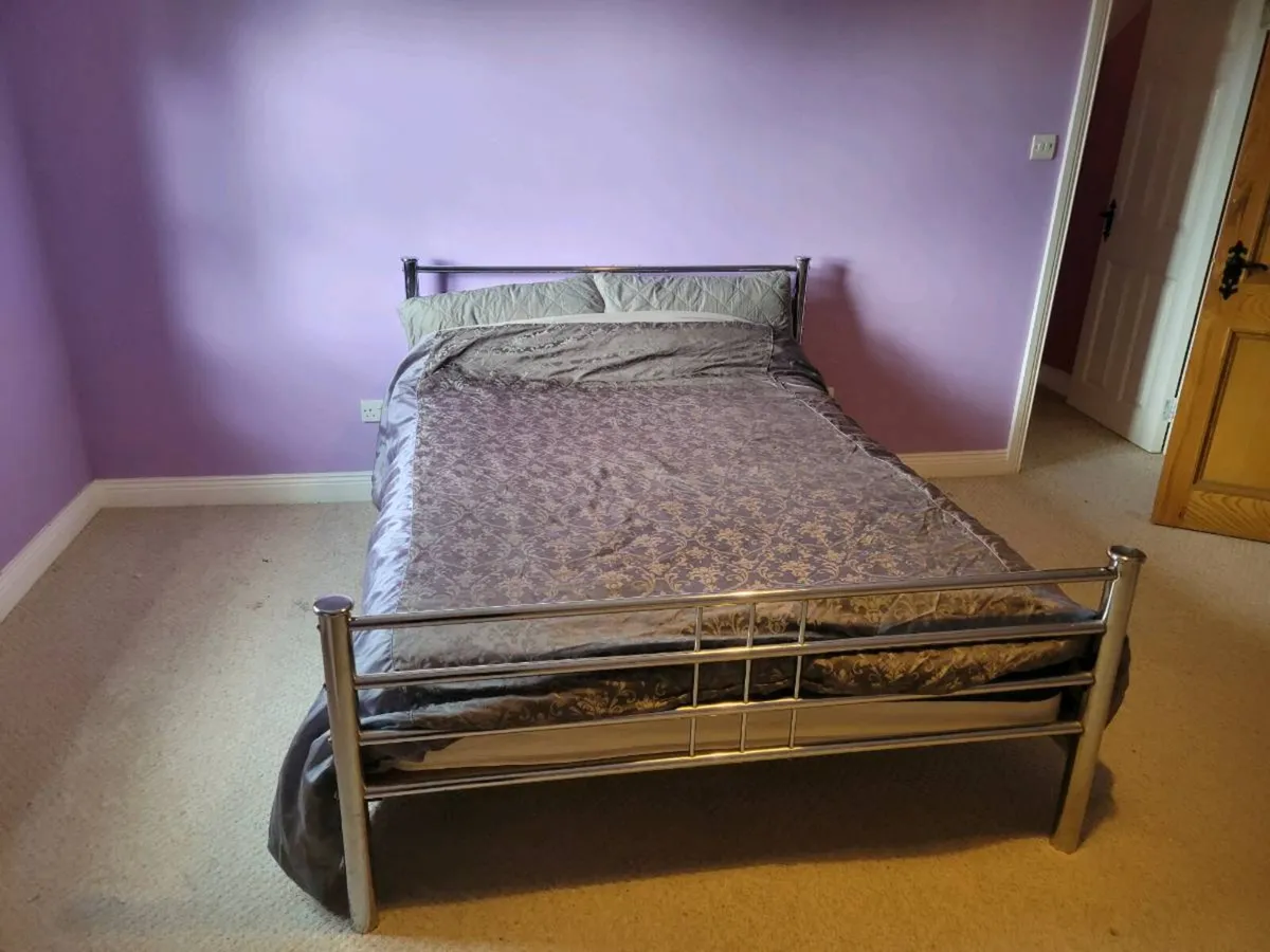 Double bed - Image 2